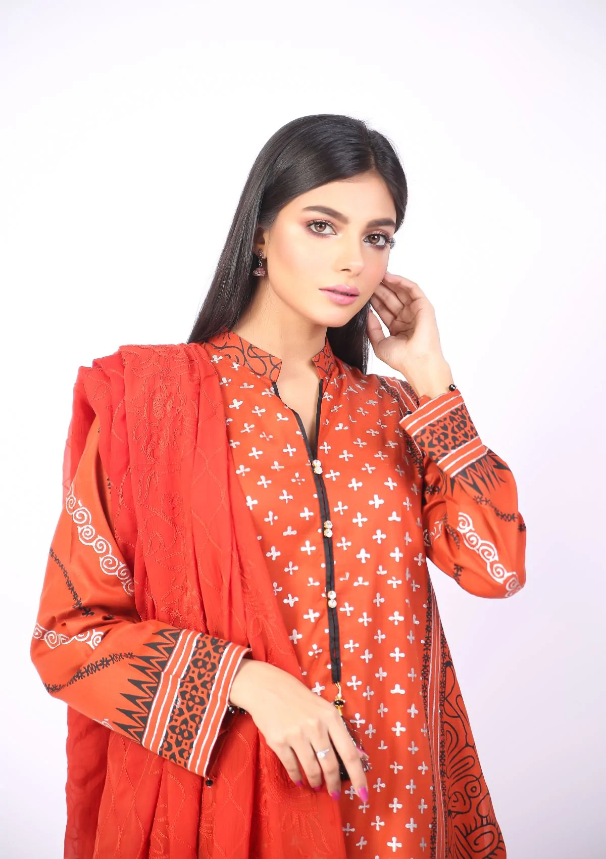 Things To Consider When Buying Pakistani Clothes Online