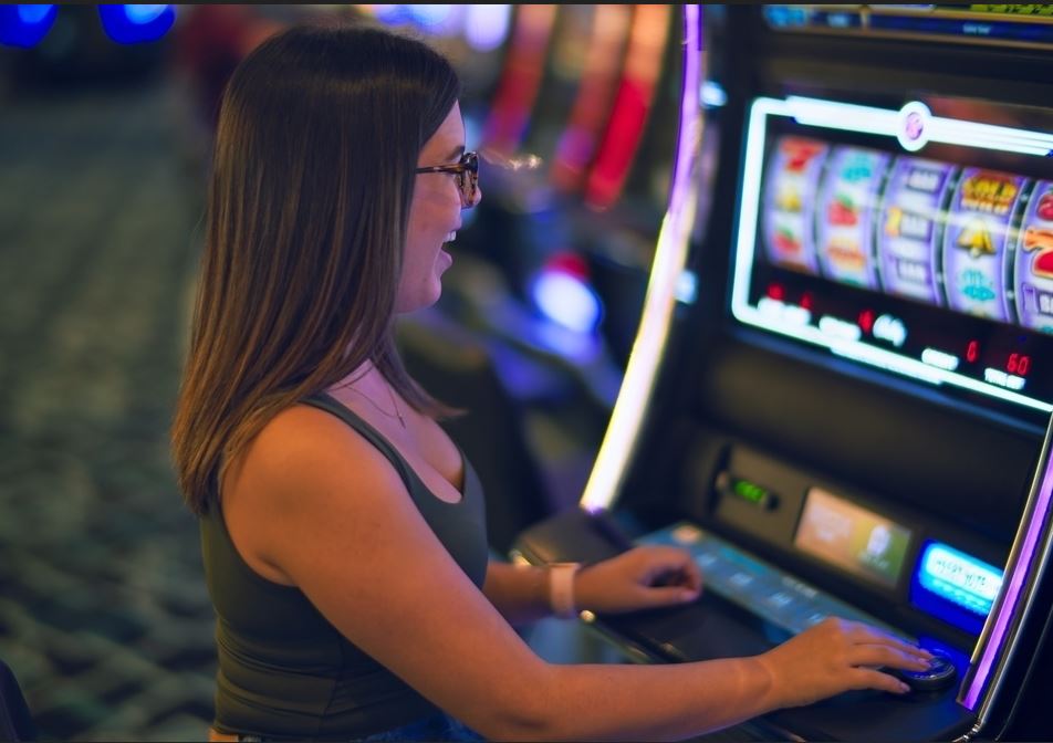 How To Play Online Slots Games for Beginners In 2023